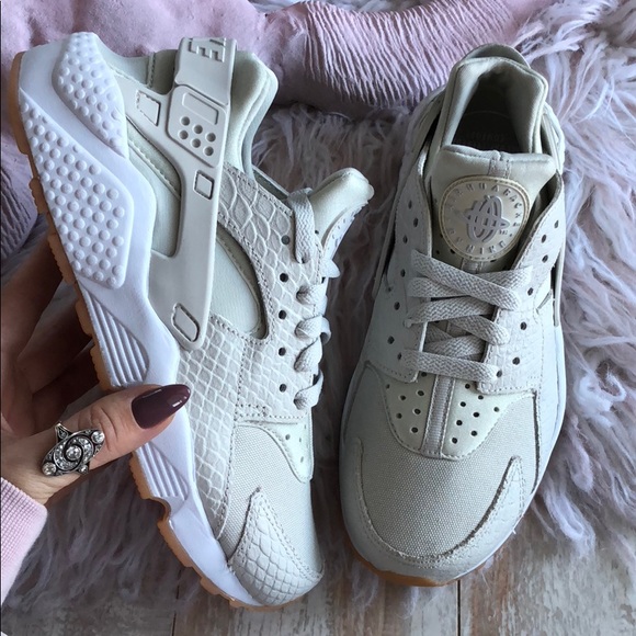 NWT Nike Huarache run Special edition - Picture 3 of 8